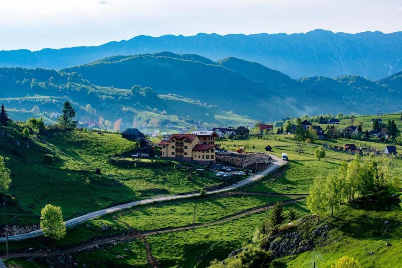 Pensiunea Crai Nou ชีร์นา ภายนอก รูปภาพ
